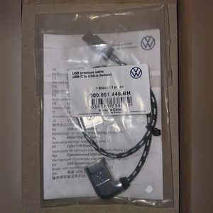 NEW VOLKSWAGEN ARTEON USB CONNECTION CABLE 000051446BD ORIGINAL